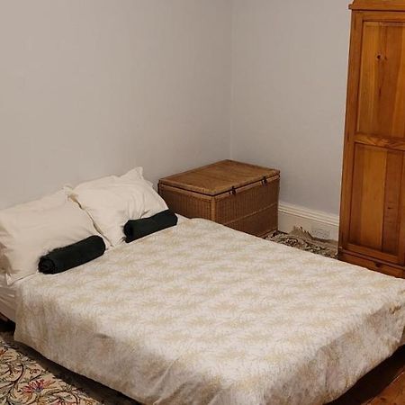 אדינבורו City Centre Flat - Sleep Upto 4 מראה חיצוני תמונה