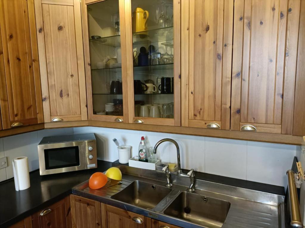 אדינבורו City Centre Flat - Sleep Upto 4 מראה חיצוני תמונה