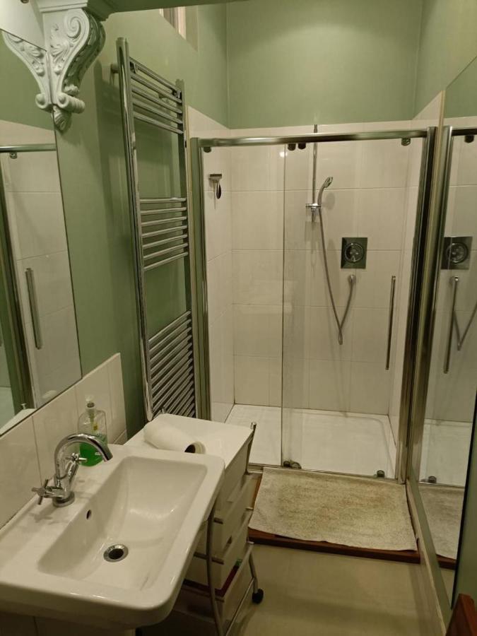 אדינבורו City Centre Flat - Sleep Upto 4 מראה חיצוני תמונה