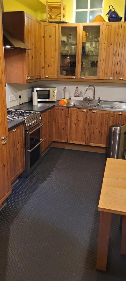 אדינבורו City Centre Flat - Sleep Upto 4 מראה חיצוני תמונה