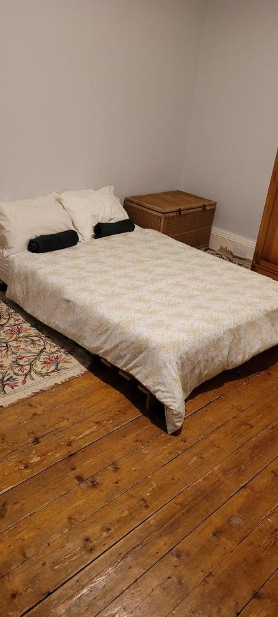 אדינבורו City Centre Flat - Sleep Upto 4 מראה חיצוני תמונה