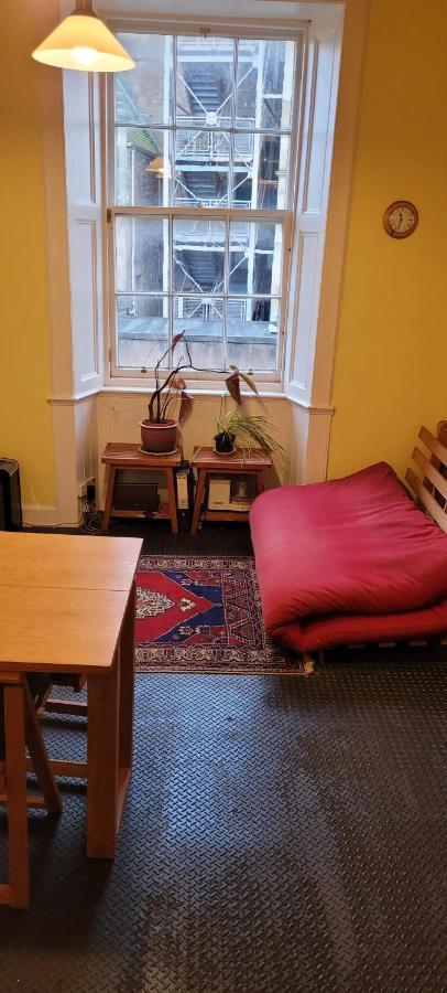 אדינבורו City Centre Flat - Sleep Upto 4 מראה חיצוני תמונה